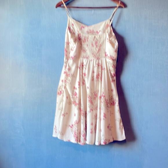 Summer dress with thin straps and elastic in the upper back - Picture 2 of 2